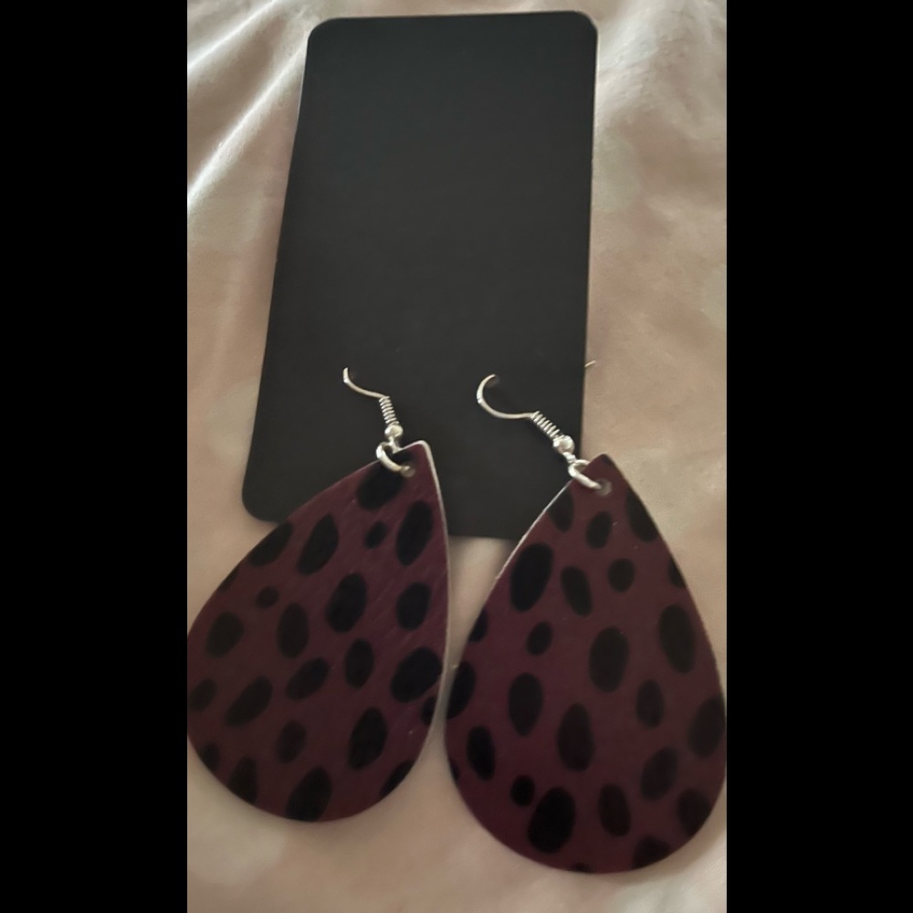 Printed earrings.